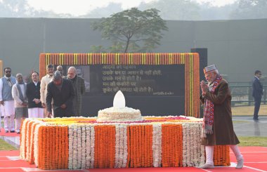 NEW DELHI, INDIA - 25 Aralık 2024: Başbakan Narendra Modi eski başbakan Atal Bihari Vajpayee 'ye 25 Aralık 2024' te Hindistan 'ın Yeni Delhi kentinde doğum yıldönümünde saygılarını sundu..