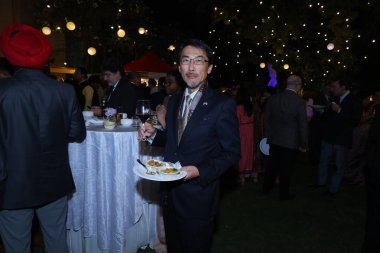 NEW DELHI INDIA 4 Aralık 2024 keiichi Japonya 'nın Hindistan Büyükelçisi Tayland Ulusal Günü ve merhum kral Bhumibol Adulyadej' in doğum yıldönümü kutlamaları sırasında 4 Aralık 2024 tarihinde Yeni Delhi, Hindistan 'daki Kraliyet Tayland Büyükelçiliği' nde 