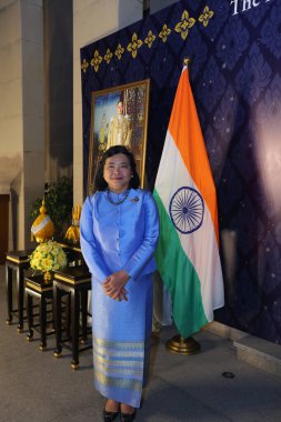 NEW DELHI INDIA 4 Aralık 2024 Pattarat Hongtong Tayland Büyükelçisi Tayland Ulusal Günü ve merhum kral Bhumibol Adulyadej 'in doğum yıldönümü kutlamaları sırasında 4 Aralık 2024 tarihinde Tayland Kraliyet Büyükelçiliği' nde 