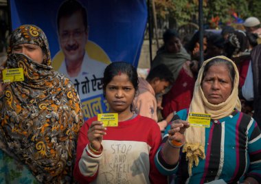 NEW DELHI INDIA DECEMBER 26 2024 People during the registration process for the Sanjeevani Yojana and Mukhyamantri Mahila Samman Yojananewly launched schemes by Delhi Govt at Nehru colony near Shashi garden Patparganj area clipart