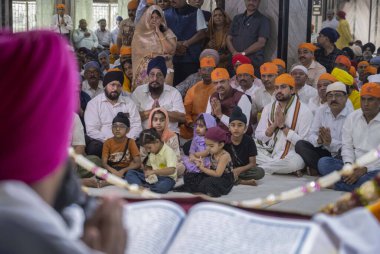 MUMBAI INDIA DECEMBER 26 2024 Maharashtra Chief Minister Devendra Fadnavis on Thursday paid obeisance and offered prayers at a gurudwara in Goregaon on Veer Bal Diwas to pay tributes to the Sahibzades of tenth Guru Gobind Singh Ji clipart