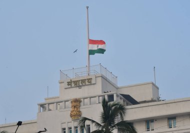 MUMBAI INDIA 27 Aralık 2024 eski Hindistan Başbakanı Manmohan Singh 'in anısına Mantralaya binasında 27 Aralık 2024 tarihinde Hindistan eski başbakanı Manmohan Singh öldü.