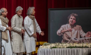 MUMBAI INDIA DECEMBER 27 2024 Javed Akhtar Romu Mazumdar Suresh Wadkar Durga Bhagwat Ahsaan Loy Devki Pandit Ajay Pohankar with his wife Bhagyashri Roop Kumar Rathore and state cultural minister Ashish Shelar Family members and relatives seen during  clipart