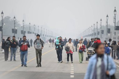 NEW DELHI INDIA DECEMBER 29 2024 People are seen at Kartavya Path during foggy weather on December 29 2024 in New Delhi India North India is reeling under cold weather with temperatures plummeting across several states As per IMD the minimum temperat clipart