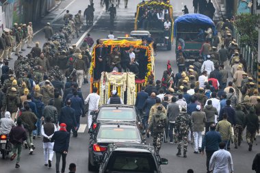 NEW DELHI INDIA DECEMBER 28 2024 A convoy carrying the mortal remains of former Prime Minister of India Dr Manmohan Singh moves towards Nigmanbodh Ghat for the last rights to be performed at Tilak Marg on December 28 2024 in New Delhi India Former In clipart