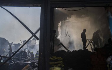 MUMBAI INDIA 28 Aralık 2024 Wajid Ali Bileşik Khairani Yolu Sakinaka 'da 28 Aralık 2024' te Hindistan İtfaiye Teşkilatı yetkilileri 10 küçük hortumun yaralanmadığını bildirdiler.