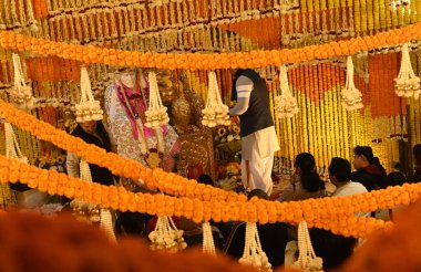 NEW DELHI INDIA JANUARY 12025 dekore edilmiş Sai Baba Mandir, 2025 yılının ilk günü, 1 Ocak 2024 tarihinde Yeni Delhi Hindistan 'da Lodhi yolunda. 