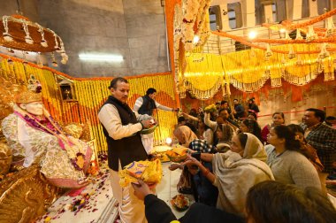 NEW DELHI: JANUARY 1, 2025 - Hayranlar, 2025 yılının ilk günü Yeni Delhi 'de Lodhi yolunda (Fotoğraf: Arvind Yadav Hindustan Times)