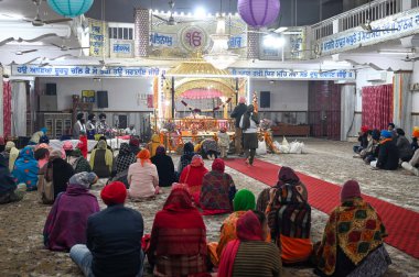 GURUGRAM INDIA JANUARY 6 2025 Devotees arrived at Gurudwara Sahib to celebrate the birth anniversary of the 10th Sikh Guru Gobind Singh at Civil Line road near Kamla Nehru Park on January 6 2025 in Gurugram India Photo by Parveen Kumar Hindustan Time clipart