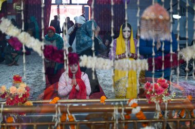 GURUGRAM INDIA JANUARY 6 2025 Devotees arrived at Gurudwara Sahib to celebrate the birth anniversary of the 10th Sikh Guru Gobind Singh at Civil Line road near Kamla Nehru Park on January 6 2025 in Gurugram India Photo by Parveen Kumar Hindustan Time clipart