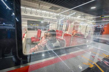 NEW DELHI INDIA JANUARY 6. 2025 Namo Bharat 'ın Delhi' deki Yeni Ashok Nagar 'ı Meerut South' a bağlayan ilk gün yeni Delhi Başbakanı Narendra Modi Sahibabad 'ın açılışını gerçekleştirdi.-