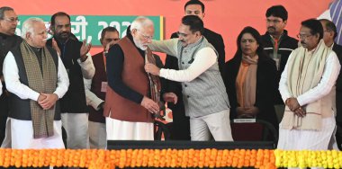 NEW DELHI INDIA JANUARY 5. 2025 Başbakan Narendra Modi Japonya Parkı 'nda yapılacak Parivarta mitinginde BJP liderleriyle bir araya geldi