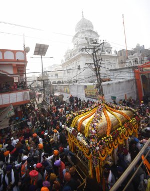 PATNA INDIA JANUARY 5 2025 Sikh devotees participate in holy procession Nagar Kirtan to celebrate the 358th birth anniversary Guru Prakash Parv of Guru Gobind Singh Jee Maharaj the tenth Sikh Guru at Gaighat Gurudwara on January 5 2025 in Patna India clipart