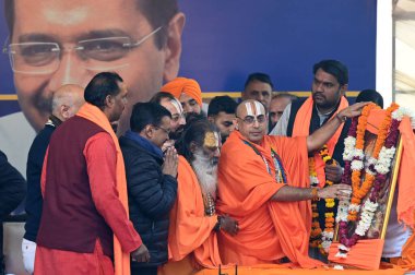 NEW DELHI INDIA JANUARY 8 2025 Hindu priests join Aam Aadmi Party in presence of AAP convener Arvind Kejriwal at AAP HQ ahead of Delhi assembly election on January 8 2025 in New Delhi India A day after the announcement of the dates for the Delhi asse clipart