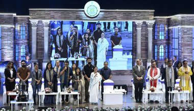 KOLKATA INDIA JANUARY 8. 2025 Batı Bengal Genel Sekreteri Mamata Banerjee, 8 Ocak 2025 tarihinde Kolkata Hindistan 'da düzenlenen Öğrenci Haftası 2025 etkinliğinde öğrencilere hitaben bir konuşma yaptı.