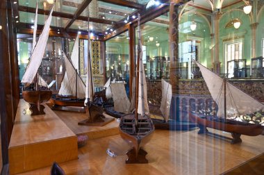 MUMBAI INDIA JANUARY 8. 2025 Yenilenmiş Dr. Bhau Daji Lad Müzesi 8 Ocak 2025 tarihinde Maharashtra Başkanı Devendra Fadnavis tarafından 4 yıl sonra Hindistan 'ın en eski Maharashtra Müzesi' nde açıldı.