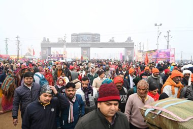 PRAYAGRAJ INDIA JANUARY 13 2025 Devotees gathered at Sangam the confluence of the Ganges Yamuna and Saraswati rivers during the Maha Kumbh Mela on January 13 2025 in Prayagraj India The 45 day Mahakumbh Mela 2025 celebrated as the largest gathering o clipart