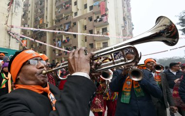 NEW DELHI INDIA JANUARY 15 Ocak 2025 Ramesh Bidhuri 'nin destekçileri Kalka Ji seçim adaylığı için 15 Ocak 2025 tarihinde EWS Flats Kalka Ji' de halka açık bir toplantı düzenledi.