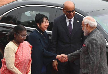 NEW DELHI INDIA JANUARY 16 2025 President Droupadi Murmu and Prime Minister Narendra Modi exchange greetings with Singapore President Tharman Shanmugaratnam and First Lady Jane Yumiko Ittogi during a ceremonial reception at the Rashtrapati Bhavan on  clipart