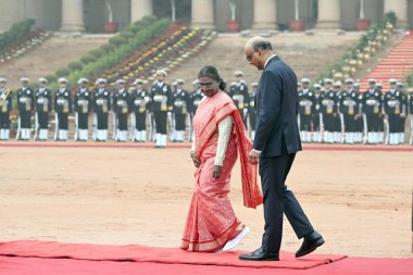 NEW DELHI INDIA JANUARY 16 2025 President Droupadi Murmu with Singapore President Tharman Shanmugaratnam during a ceremonial reception at the Rashtrapati Bhavan on January 16 2025 in New Delhi India Photo by Sanjeev Verma Hindustan Times clipart