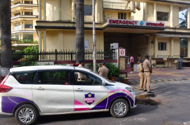 MUMBAI INDIA JANUARY 16 2025 Police personnel stand outside Lilavati hospital where Bollywood actor Saif Ali Khan underwent surgery for stab injuries after a scuffle with an intruder his residence on January 16 2025 in Mumbai India Saif Ali Khan was  clipart