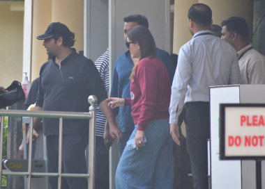 MUMBAI INDIA JANUARY 16 2025 Kareena Kapoor Khan at Lilavati Hospital after Bollywood actor Saif Ali Khan was injured after an unidentified attacker stabbed him with a knife at his Bandra home in a burglary attempt after the attack the actor was admi clipart