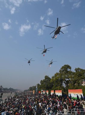 NEW DELHI INDIA JANUARY 23 2025 Hint Hava Kuvvetleri IAF helikopterleri Cumhuriyet Günü geçit töreni 2025 'te Kartavya Yolu' nda 23 Ocak 2025 'te Arvind Yadav Hindustan Times tarafından çekilmiştir.