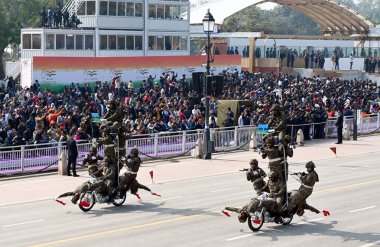 NEW DELHI INDIA JANUARY 23 2025 Hint Ordusu şeytan dublör takımı, Cumhuriyet Günü Geçit Töreni 2025 'te Kartavya Yolu' nda 23 Ocak 2025 'te Arvind Yadav Hindustan Times tarafından çekilmiştir.