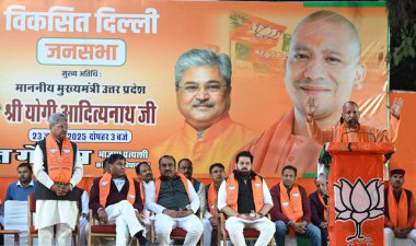 NEW DELHI INDIA JANUARY 23 Ocak 2025 Uttar Pradesh başkanı Yogi Adityanath, BJP Karol Bagh adayı Dushyant Gautam 'ın desteğiyle 23 Ocak 2025 