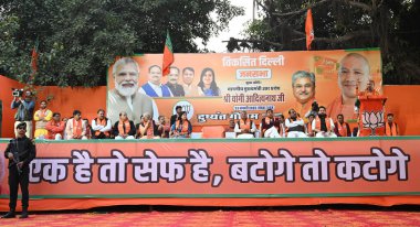 NEW DELHI INDIA JANUARY 23 Ocak 2025 Uttar Pradesh başkanı Yogi Adityanath, BJP Karol Bagh adayı Dushyant Gautam 'ın desteğiyle 23 Ocak 2025 