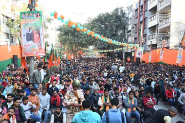 NEW DELHI INDIA JANUARY 23 Ocak 2025 BJP destekçileri, BJP Karol Bagh adayı Dushyant Gautam 'ın desteğiyle Arya Samajtar Mandir Road Karol Bagh' da 23 Ocak 2025 tarihinde Yeni Delhi Hindistan 'da Sonu