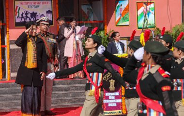 NEW DELHI INDIA JANUARY 25 Ocak 2025 Delhi başbakanı Atishi 25 Ocak 2025 tarihinde Yeni Delhi Hindistan 'da Chhatrasal Stadyumundaki Cumhuriyet Günü kutlamalarına katıldı. Fotoğraf: Raj K Raj Hindustan Times 