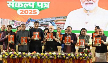 NEW DELHI INDIA 25 Ocak 2025 Birlik İçişleri Bakanı ve İşbirliği Bakanı Amit Şah ile Delhi BJP başkanı Virendra Sachdeva BJP Delhi Baijayant milletvekili Ramveer Singh Bidhuri Manoj Tiwari Vijenta Birlik kabine bakanı Har