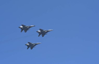 NEW DELHI INDIA JANUARY 26 Ocak 2025 Hint Hava Kuvvetleri MIG 29 hava aracı Baaz düzeninde Cumhuriyet Günü Geçidi 2025 tarihinde Yeni Delhi 'deki Kartavya Yolu' nda uçtu. Fotoğraf: Ajay Aggarwal Hindustan Times 