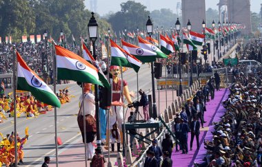NEW DELHI INDIA JANUARY 26. 2025 5000 'den fazla sanatçı, 26 Ocak 2025 tarihinde Kartavya Yolu' nda kültürel performans sergiliyor. 