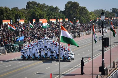 NEW DELHI INDIA JANUARY 26 2025 Hint Ordusu Cesaret İblisleri, Cumhuriyet Günü Geçit Töreni 2025 tarihinde Kartavya Yolu 'nda Yeni Delhi' de Ajay Aggarwal Hindustan Times tarafından çekilmiştir. 