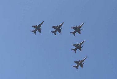 NEW DELHI INDIA JANUARY 26 Ocak 2025 Hint Hava Kuvvetleri Jaguar uçakları, 2025 Cumhuriyet Günü Geçit Töreni sırasında Yeni Delhi 'de Yeni Hindistan Kartavya Yolu' nda, Ajay Aggarwal Hindustan Times tarafından çekilmiştir. 