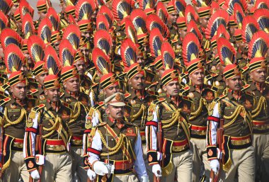 NEW DELHI INDIA 26 HAZİRAN 2025 Bir grup Delhi Polisi, Cumhuriyet Günü Geçit Töreni sırasında Yeni Delhi Hindistan 'da 26 Ocak 2025 tarihinde Kartavya Yolu' nda Ajay Aggarwal Hindustan Times tarafından çekilmiştir. 