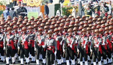 NEW DELHI INDIA JANUARY 26 JANUARY 2025 Assam Tüfeklerinden oluşan bir birlik, Cumhuriyet Günü Geçit Töreni 2025 'te Yeni Delhi' deki Kartavya Yolu 'nda Arvind Yadav Hindustan Times tarafından çekilmiştir. 