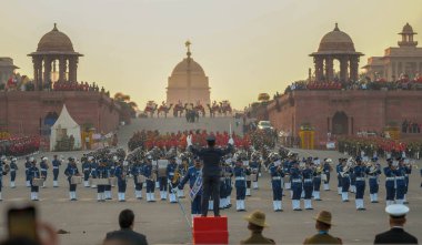 YENİ DELHI INDIA JANUARY 27 HAZİRAN 2025 Hint Savunma üç personel Tam Elbise Provalar 2025 Vijay Chowk 'ta Yaklaşan Yenilgi Töreni için Yeni Delhi' de 27 Ocak 2025 Fotoğraf: Raj K Raj Hindustan Times 