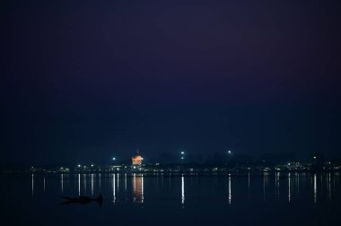 SRINAGAR INDIA JANUARY 27 2025 A man rows his boat in Dal lake with a view of Hazratbal Shrine in the background on January 27 2025 in Srinagar India Photo by Waseem Andrabi Hindustan Times  clipart