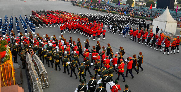 NEW DELHI INDIA JANUARY 27 2025 Indian Defence tri service personnel during the Full Dress Rehearsals for the upcoming Beating Retreat ceremony 2025 at Vijay Chowk on January 27 2025 in New Delhi India Фото Раджа K Raj Hindustan Times 