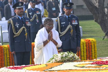 NEW DELHI INDIA JANUARY 30 2025 President Droupadi Murmu pays homage to Mahatma Gandhi on his death anniversary also observed as Martyrs Day at Rajghat on January 30 2025 in New Delhi India Photo by Ajay Aggarwal Hindustan Times clipart