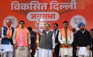 NEW DELHI INDIA HAZİRAN 30 HAZİRAN 2025 BJP Ulusal Başkanı ve Sendika Sağlık Bakanı JP Nadda Gandhi Nagar BJP adayı Arvinder Singh Lovely ve Krishna Nagar adayı Anil Goyal ile birlikte Delhi 'de yapılacak mitingde 