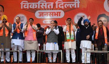 NEW DELHI INDIA HAZİRAN 30 HAZİRAN 2025 BJP Ulusal Başkanı ve Sendika Sağlık Bakanı JP Nadda Gandhi Nagar BJP adayı Arvinder Singh Lovely ve Krishna Nagar adayı Anil Goyal ile birlikte Delhi 'de yapılacak mitingde 