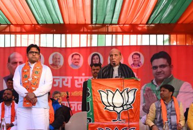 NEW DELHI INDIA JANUARY 30 Ocak 2025 Savunma Bakanı Rajnath Singh, 30 Ocak 2025 tarihinde Delhi 'de BJP adayı Bhuvan Singh Tanwar lehine düzenlenen bir halk mitingine hitaben bir konuşma yaptı. Fotoğraf: Vipin Kumar Hindustan Times