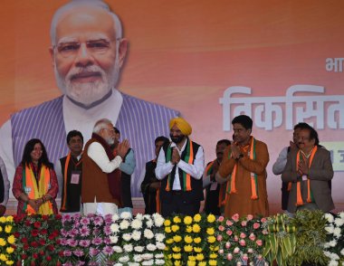 NEW DELHI INDIA JANUARY 31 Ocak 2025 Başbakan Narendra Modi ve BJP adayları ile birlikte Delhi 'de yapılacak Vikasit Sankalp mitinginde Yeni Delhi Hindistan' da 31 Ocak 2025 'te yapılacak Delhi seçim için sandık başına gidecek. 