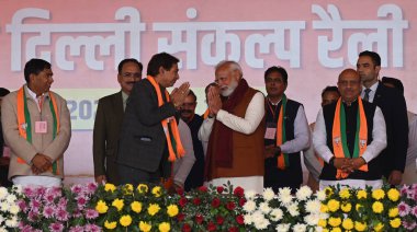 NEW DELHI INDIA JANUARY 31 Ocak 2025 Başbakan Narendra Modi ve BJP adayları ile birlikte Delhi 'de yapılacak Vikasit Sankalp mitinginde Yeni Delhi Hindistan' da 31 Ocak 2025 'te yapılacak Delhi seçim için sandık başına gidecek. 