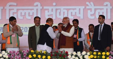 NEW DELHI INDIA JANUARY 31 Ocak 2025 Başbakan Narendra Modi ve BJP adayları ile birlikte Delhi 'de yapılacak Vikasit Sankalp mitinginde Yeni Delhi Hindistan' da 31 Ocak 2025 'te yapılacak Delhi seçim için sandık başına gidecek. 