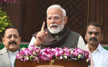 NEW DELHI INDIA JANUARY 31 Ocak 2025 Başbakan Narendra Modi ve Parlamento İşleri Bakanları 31 Ocak 2025 tarihinde Hans Dwar Parlamento Binası 'nda düzenlenen parlamento bütçe toplantısının ilk gününde basın mensuplarına seslendi